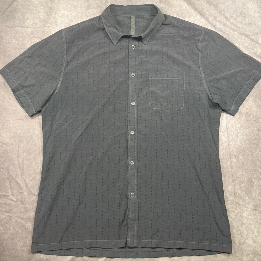 Vuori Men XL Bridge Button Down Shirt Short Sleeve Charcoal Gray Geometric Print